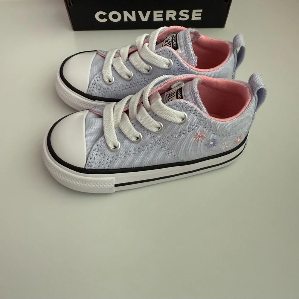 NIB Converse Chuck Taylor All Star Embroidered Flowers Madison Ox